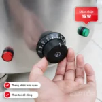 Núm điều chỉnh nhiệt độ trên nồi điện cho phép tăng giảm mức nhiệt linh hoạt giúp kiểm soát quá trình nấu nước dùng dễ dàng